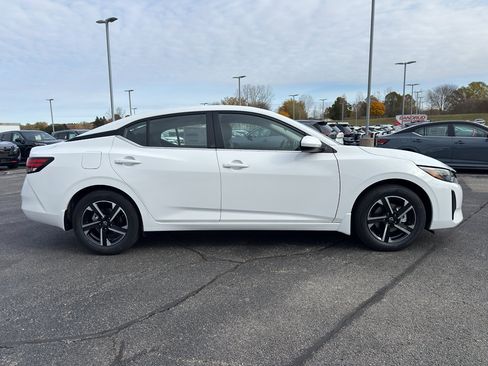New 2025 Nissan Sentra SV image 4