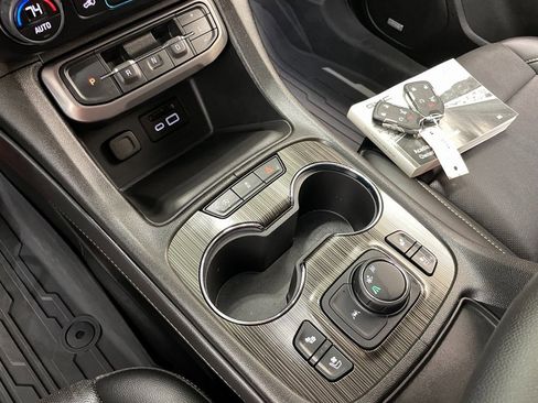 Used 2023 GMC Acadia SLT w/ Preferred Package image 34