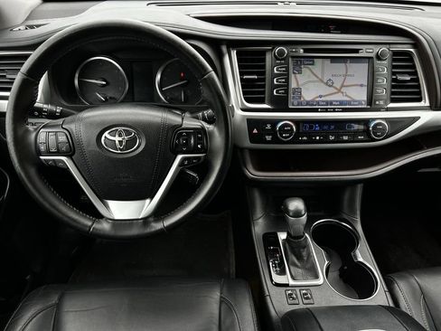 Used 2017 Toyota Highlander XLE FWD image 13