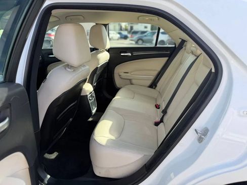 Used 2016 Chrysler 300 Limited image 24