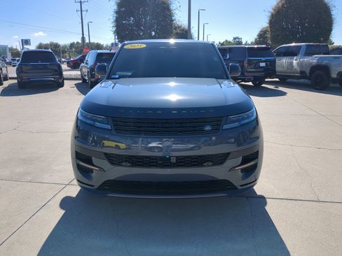 Used 2025 Land Rover Range Rover Sport Dynamic SE image 2