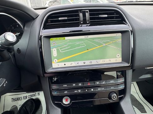 Used 2019 Jaguar F-PACE Premium image 17