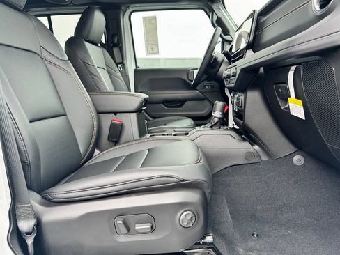New 2026 Jeep Gladiator Sport AWD/4WD image 11