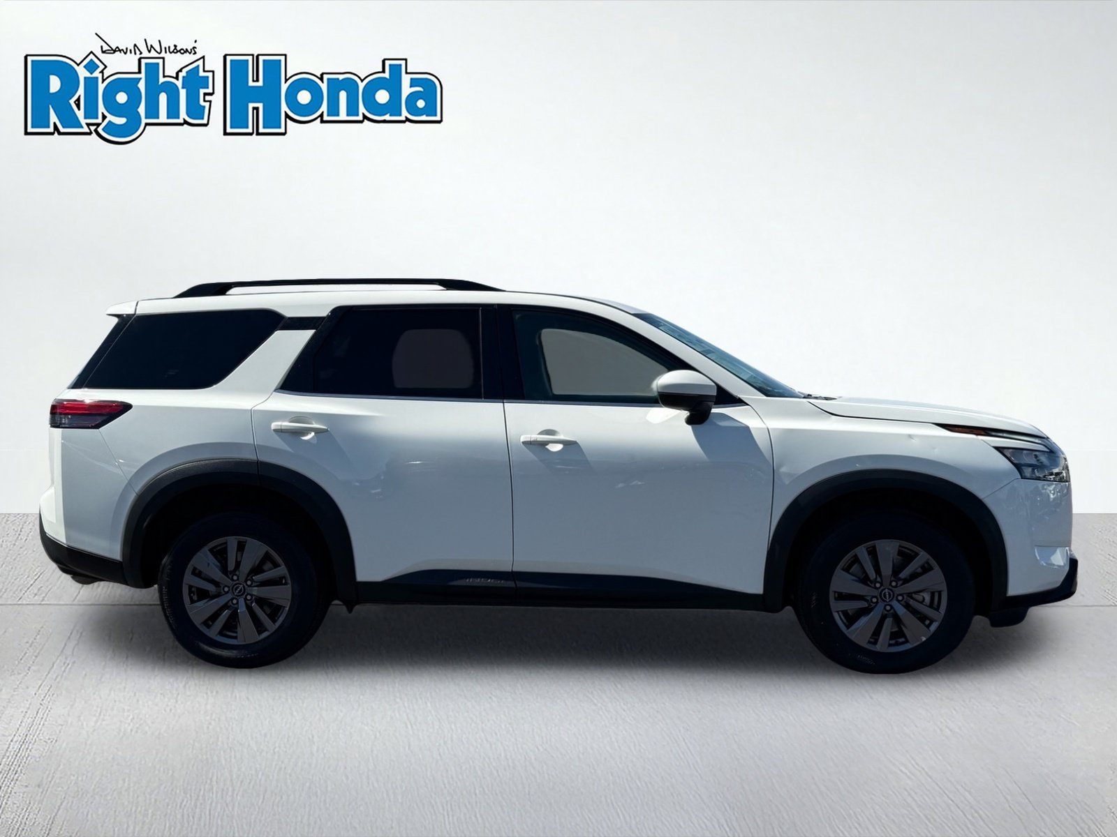Used 2025 Nissan Pathfinder SV AWD/4WD image 9