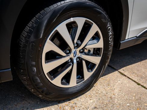Certified 2025 Subaru Outback Premium AWD/4WD image 14