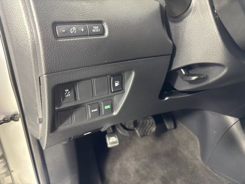 Used 2018 Nissan Rogue S image 13