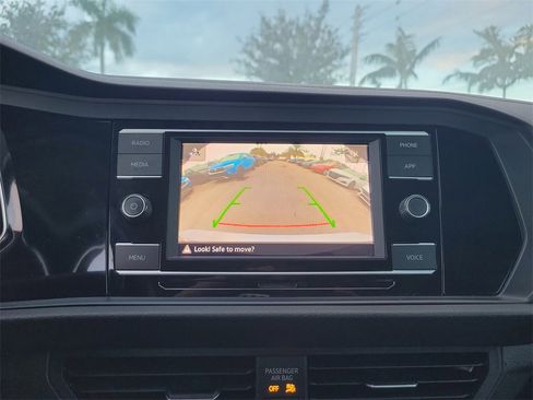 Certified 2022 Volkswagen Jetta SE image 22