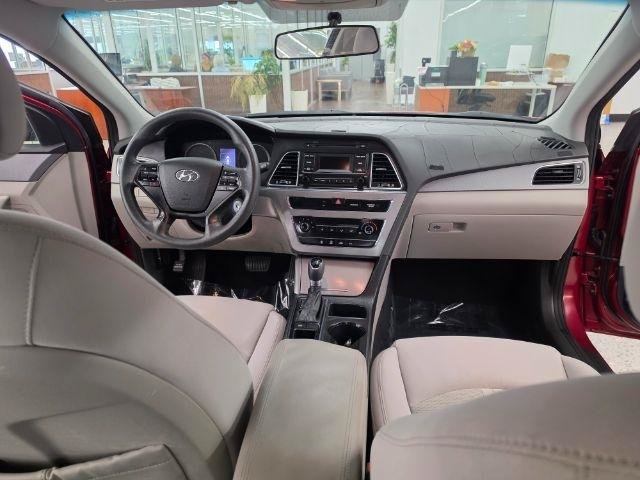 Used 2015 Hyundai Sonata SE FWD image 14