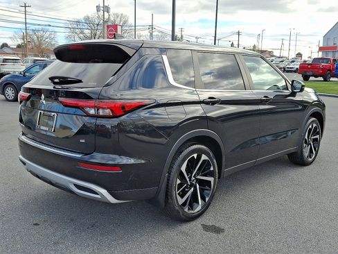 Used 2022 Mitsubishi Outlander SE image 8