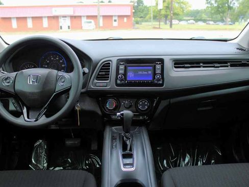 Used 2017 Honda HR-V LX image 11