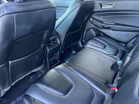 Used 2022 Ford Edge Titanium image 4