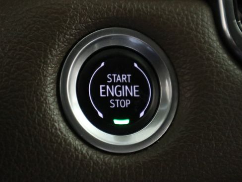 Used 2024 GMC Canyon Denali AWD/4WD image 28