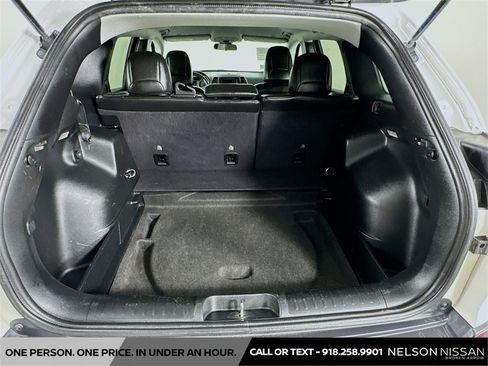 Used 2019 Jeep Cherokee Latitude Plus image 24