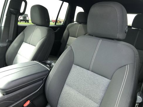 Used 2025 GMC Acadia Elevation image 15