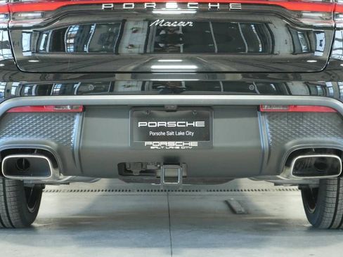 Certified 2025 Porsche Macan AWD/4WD image 38