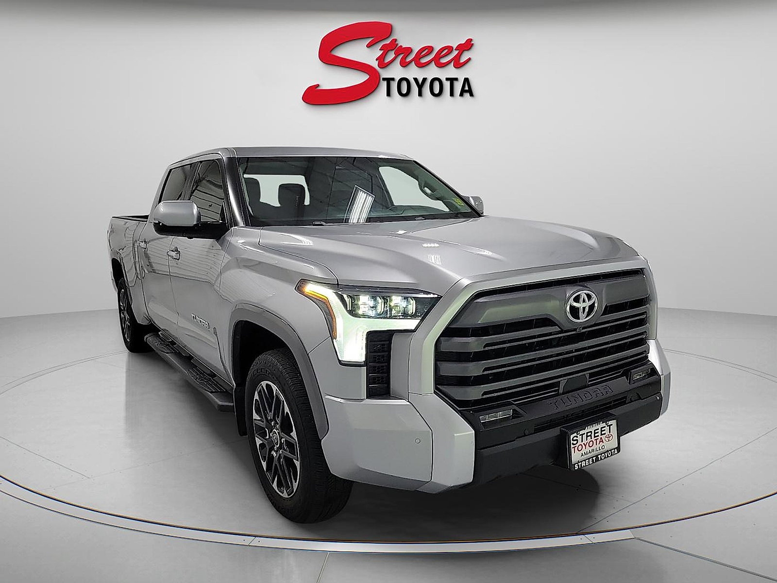 Used 2024 Toyota Tundra Limited AWD/4WD image 5