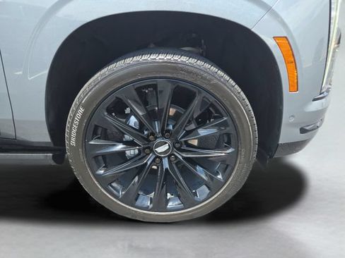 Used 2025 Cadillac Escalade ESV Sport Platinum w/ LPO, ONYX Package AWD/4WD image 41