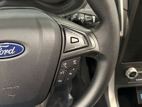 Used 2024 Ford Edge SE image 13