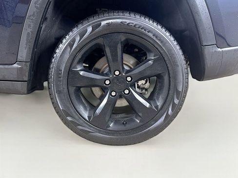 Certified 2024 Jeep Grand Cherokee Limited w/ Black Appearance Package image 28