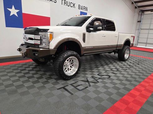 Used 2017 Ford F250 King Ranch w/ King Ranch Ultimate Package AWD/4WD image 2