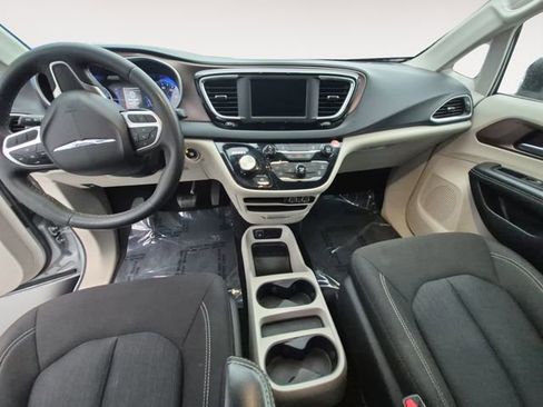 Used 2023 Chrysler Voyager LX FWD image 10