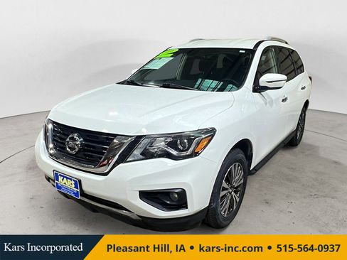 Used 2018 Nissan Pathfinder SV image 1