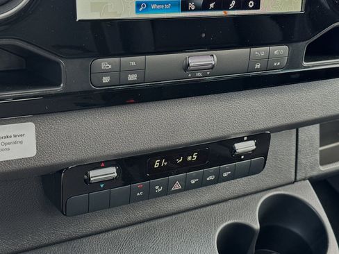 Used 2024 Mercedes-Benz Sprinter 2500 image 23