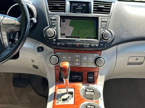 Used 2010 Toyota Highlander Limited AWD/4WD image 34