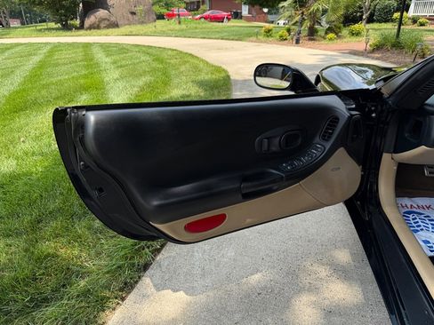 Used 2002 Chevrolet Corvette Convertible w/ Preferred Equipment Group1 image 44