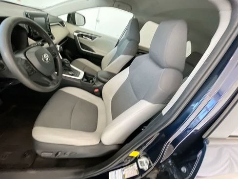 Used 2021 Toyota RAV4 XLE AWD/4WD image 11
