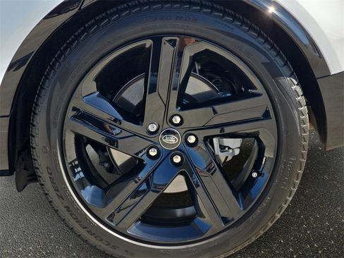 Used 2025 Land Rover Discovery Dynamic SE image 36