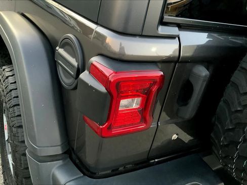 Used 2019 Jeep Wrangler Unlimited Rubicon w/ LED Lighting Group image 27