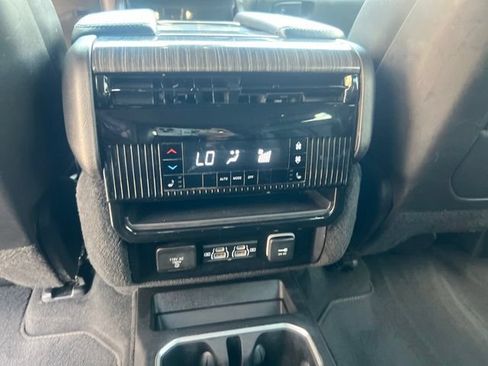 Used 2022 Jeep Wagoneer Series III w/ Rear Seat Video Group 1 AWD/4WD image 29