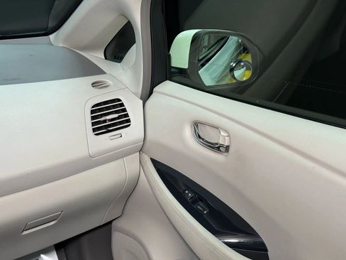 Used 2012 Nissan Leaf SV image 21