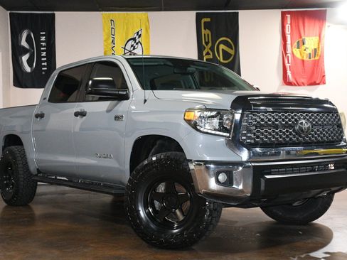 Used 2019 Toyota Tundra SR5 w/ SR5 Upgrade Package AWD/4WD image 3