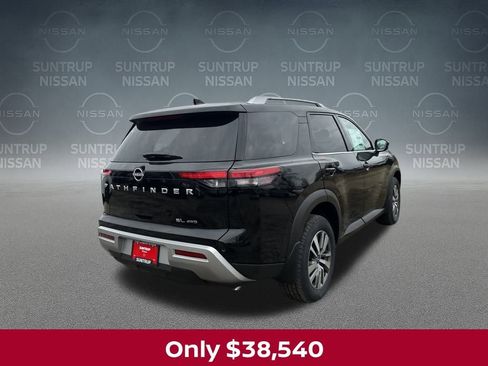 New 2025 Nissan Pathfinder SL image 6