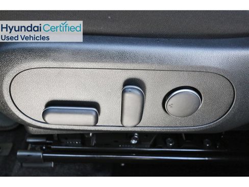 Certified 2025 Hyundai Kona SEL FWD image 30