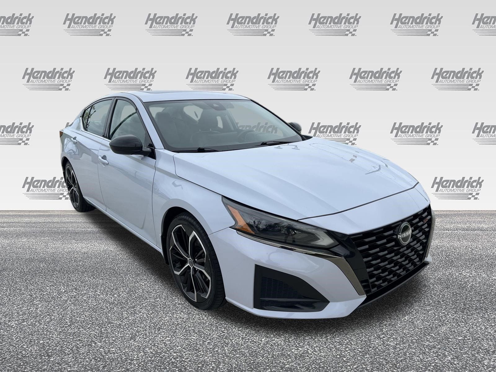 Used 2023 Nissan Altima 2.5 SR w/ SR Premium Package FWD image 2