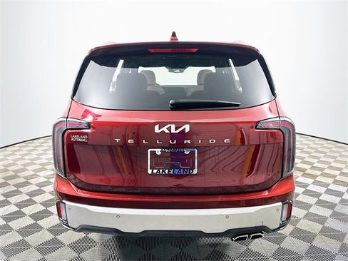 Used 2024 Kia Telluride EX w/ EX Captain's Chair Package image 4