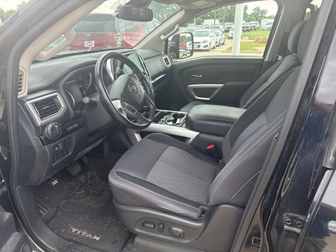 Used 2021 Nissan Titan SV w/ SV Convenience Package RWD image 6