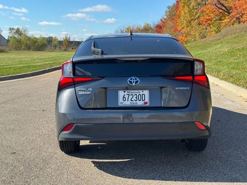 Used 2019 Toyota Prius XLE image 3