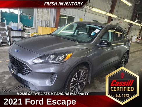 Used 2021 Ford Escape SE w/ SE Sport Appearance Package AWD/4WD image 1