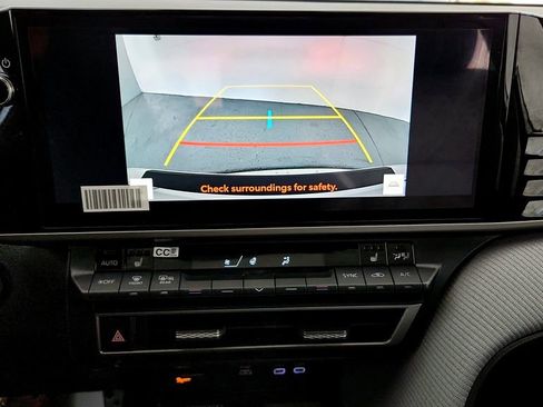 Used 2025 Toyota Camry Hybrid FWD image 31