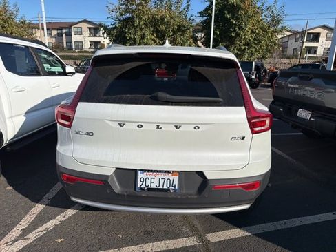 Used 2023 Volvo XC40 B5 Ultimate w/ Protection Package Premier image 11
