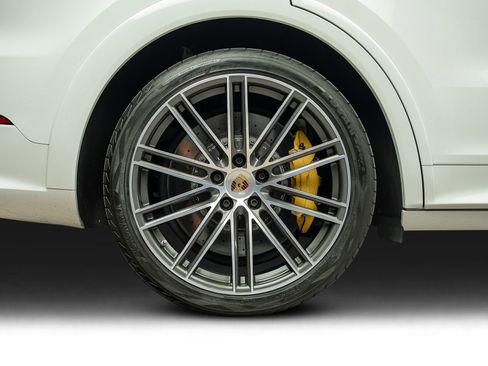 Used 2022 Porsche Cayenne Turbo S AWD/4WD image 28