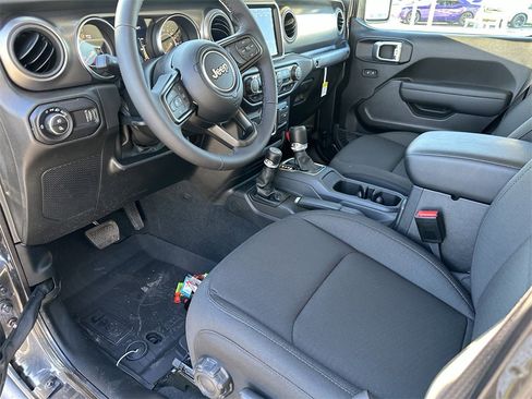 New 2023 Jeep Gladiator Sport image 15