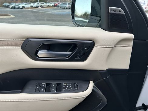 New 2026 Nissan Armada Platinum image 10