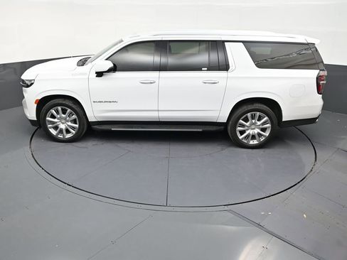 Used 2022 Chevrolet Suburban High Country RWD image 14
