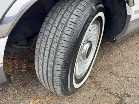 Used 1996 Lincoln Town Car Signature image 25