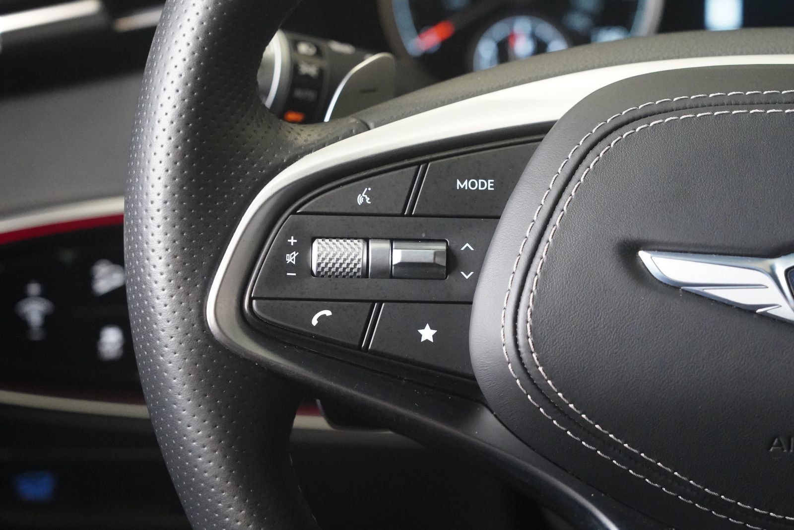 Used 2024 Genesis GV70 3.5T Sport w/ Sport Advanced Package AWD/4WD image 16